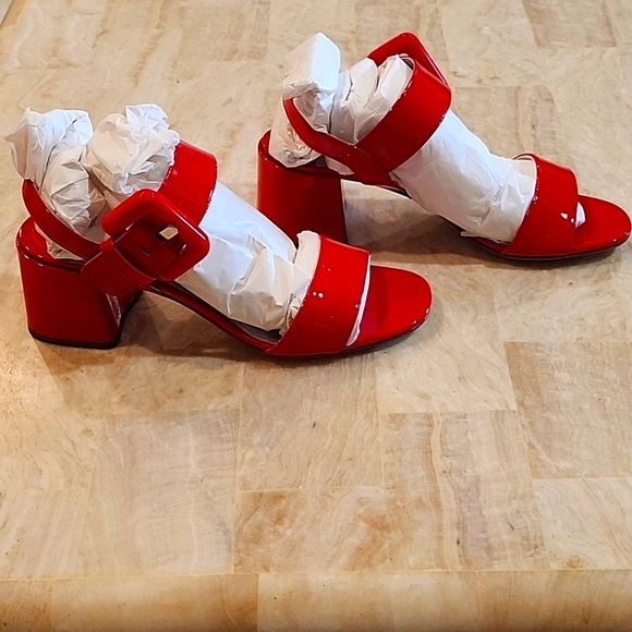 NIB Prada Red Patent Sandals EU 37 1/2 - Picture 2 of 13